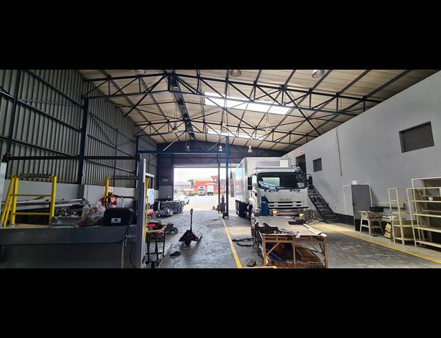 993M² WAREHOUSE TO LET IN MEADOWDALE